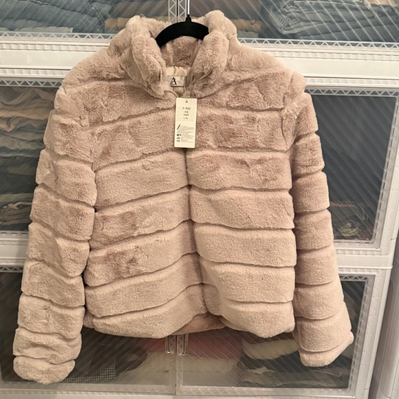 Jackets & Blazers - Women's Faux Fur Jacket in Cream
